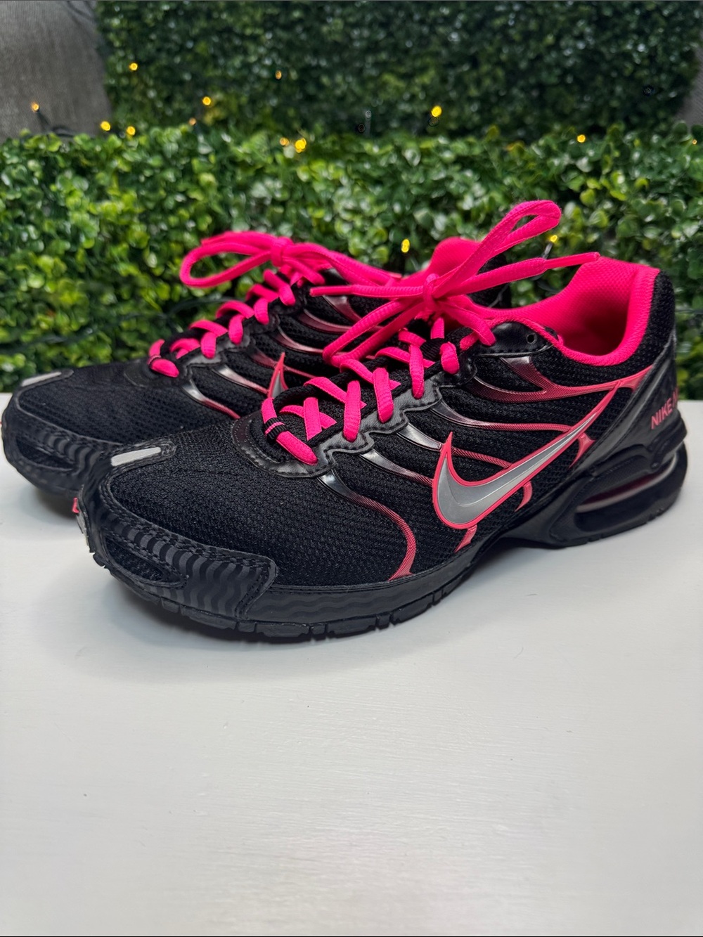 Nike Women's Black & Hot Pink Athletic Running Shoes
